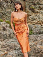 Carregar imagem no visualizador da galeria, OLIVERIA STRAPLESS HOLLOW ORANGE MIDI DRESS
